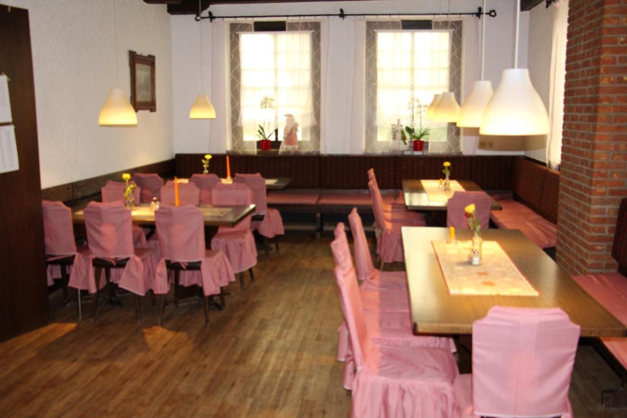 Gasthof Gruner Baum ไบรอยท์ ภายนอก รูปภาพ