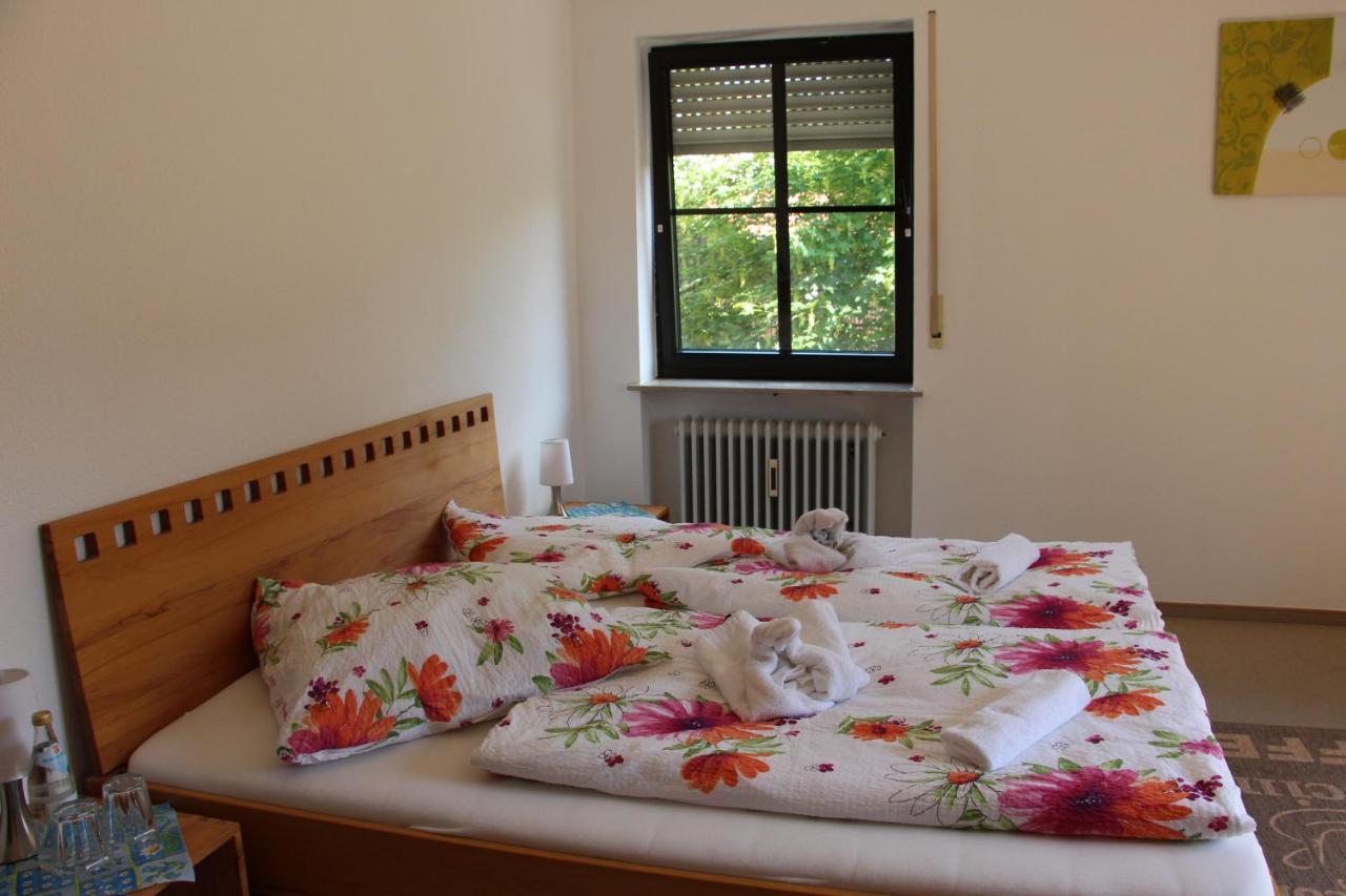 Gasthof Gruner Baum ไบรอยท์ ภายนอก รูปภาพ