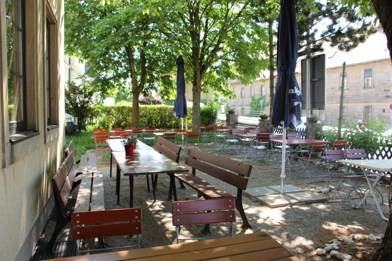 Gasthof Gruner Baum ไบรอยท์ ภายนอก รูปภาพ